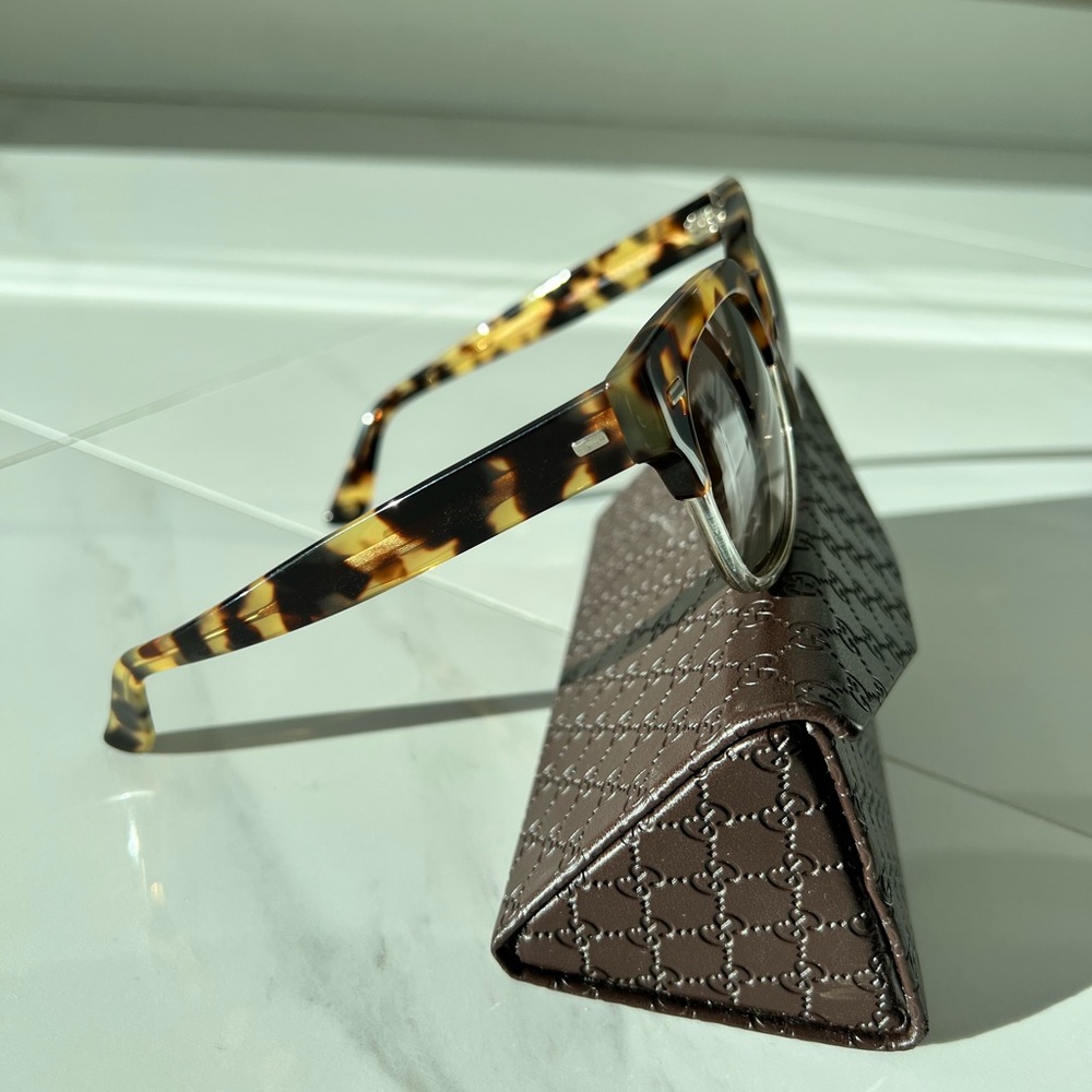 Gucci authentic sunglasses - Picture 5 of 8
